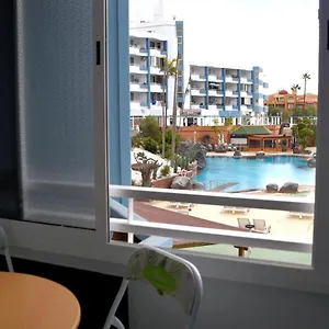 https://tropical-green-park-piscina-parking-edificio-corbeta.adeje-hotels.com